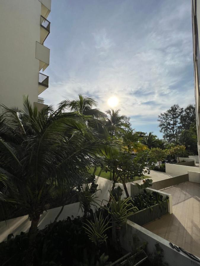 By The Sea Beachfront Designer Suites Penang - Managed By Art Of Tree バツーフェリンギビーチ エクステリア 写真
